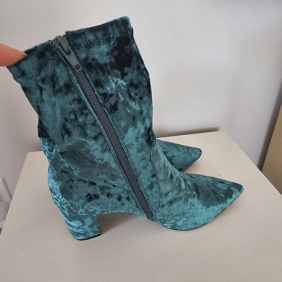 ANTHROPOLOGIE SILENT D Nider Jade Green Velvet High Heel Pointed Toe Boots - Picture 3 of 9